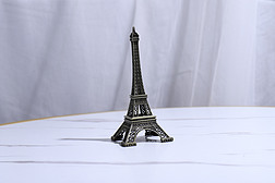 實物拍攝下的鋼管塔 工業(yè)美學(xué)的現(xiàn)代詮釋